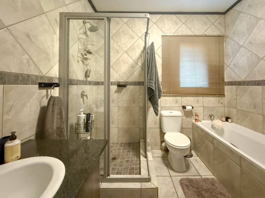 To Let 4 Bedroom Property for Rent in Xanadu Nature Estate North West